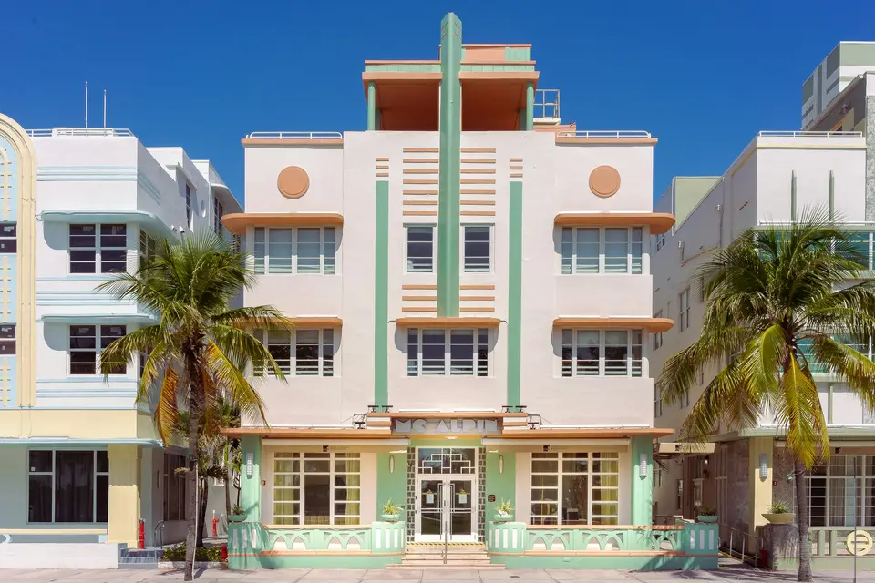 Art deco architecture in miami beach — Miami