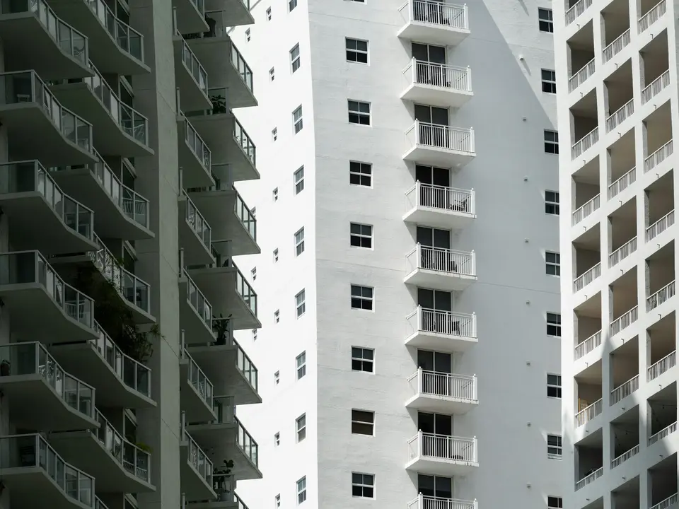 Tall white apartment buildings with numerous balconies and windows — Miami