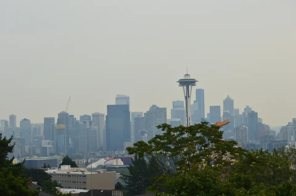 Seattle skyline with space needle on a hazy day — Seattle